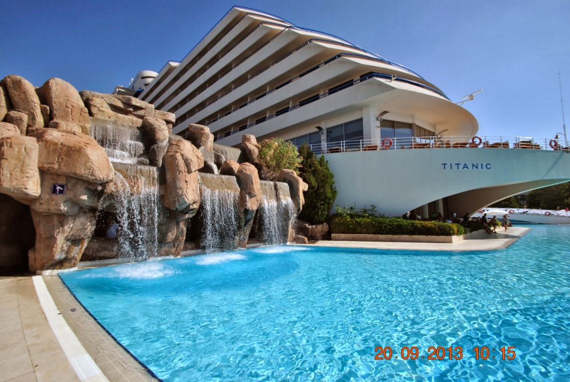 imagini hotel TITANIC LARA